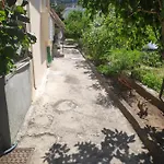 κεντρικό, ανετο και ευρύχωρο カメナブルナ
