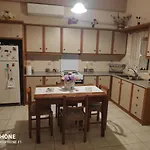 κεντρικό, ανετο και ευρύχωρο アパート