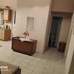 κεντρικό, ανετο και ευρύχωρο アパート カメナブルナ