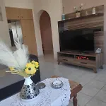 κεντρικό, ανετο και ευρύχωρο カメナブルナ