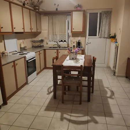 κεντρικό, ανετο και ευρύχωρο * Kamena Vourla