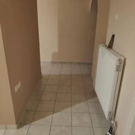 κεντρικό, ανετο και ευρύχωρο Apartment *