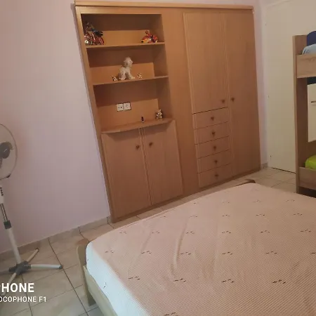 κεντρικό, ανετο και ευρύχωρο Apartment *