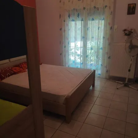 κεντρικό, ανετο και ευρύχωρο Apartment *